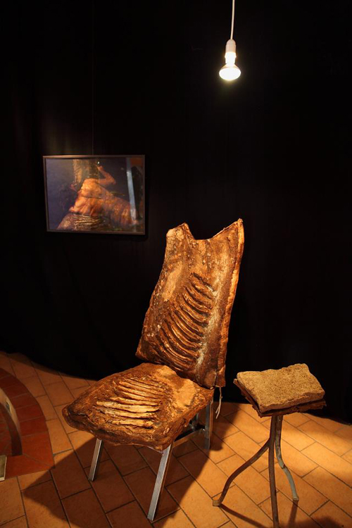 Sedia-di-Carne-Autore-Walter-BenciniStrutture-in-ferro-di-Andrea-Bigazzi1 Sedia-di-Carne-Autore-Walter-BenciniStrutture-in-ferro-di-Andrea-Bigazzi1